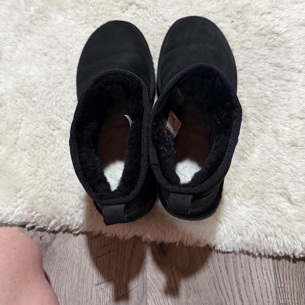 Uggs mini black Boots size 8